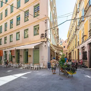 https://mlaga-centro-terraza.hotelsinnerja.org